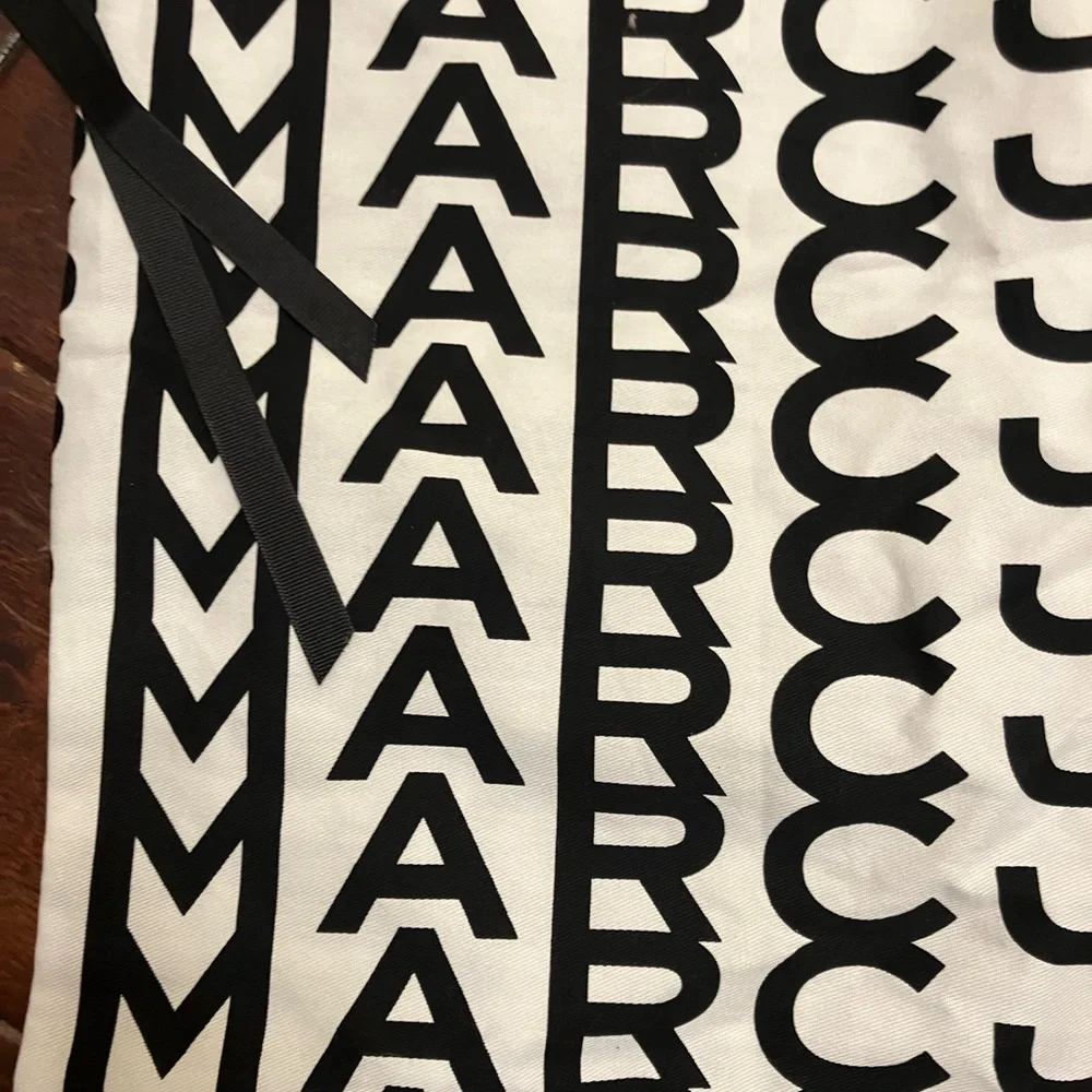 Marc Jacob’s Dust Bag - Picture 2 of 8